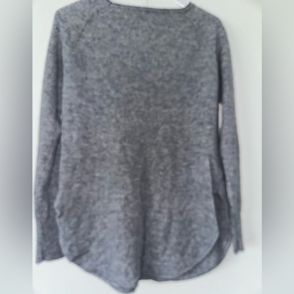 Women’s Halogen Cashmere Gray Knit Sweater size Small - Picture 2 of 4